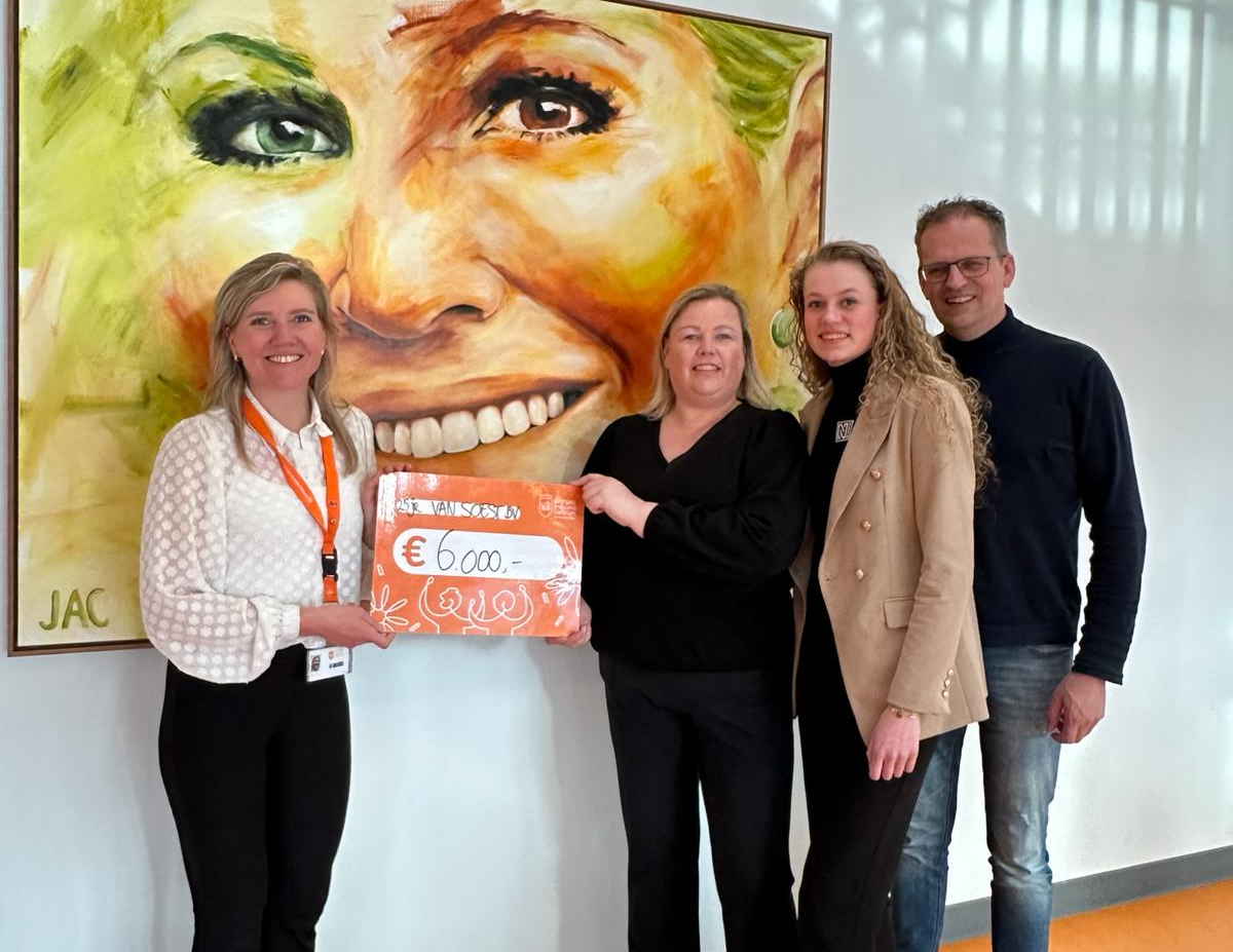 Overhandiging cheque Prinses Maxima Centrum